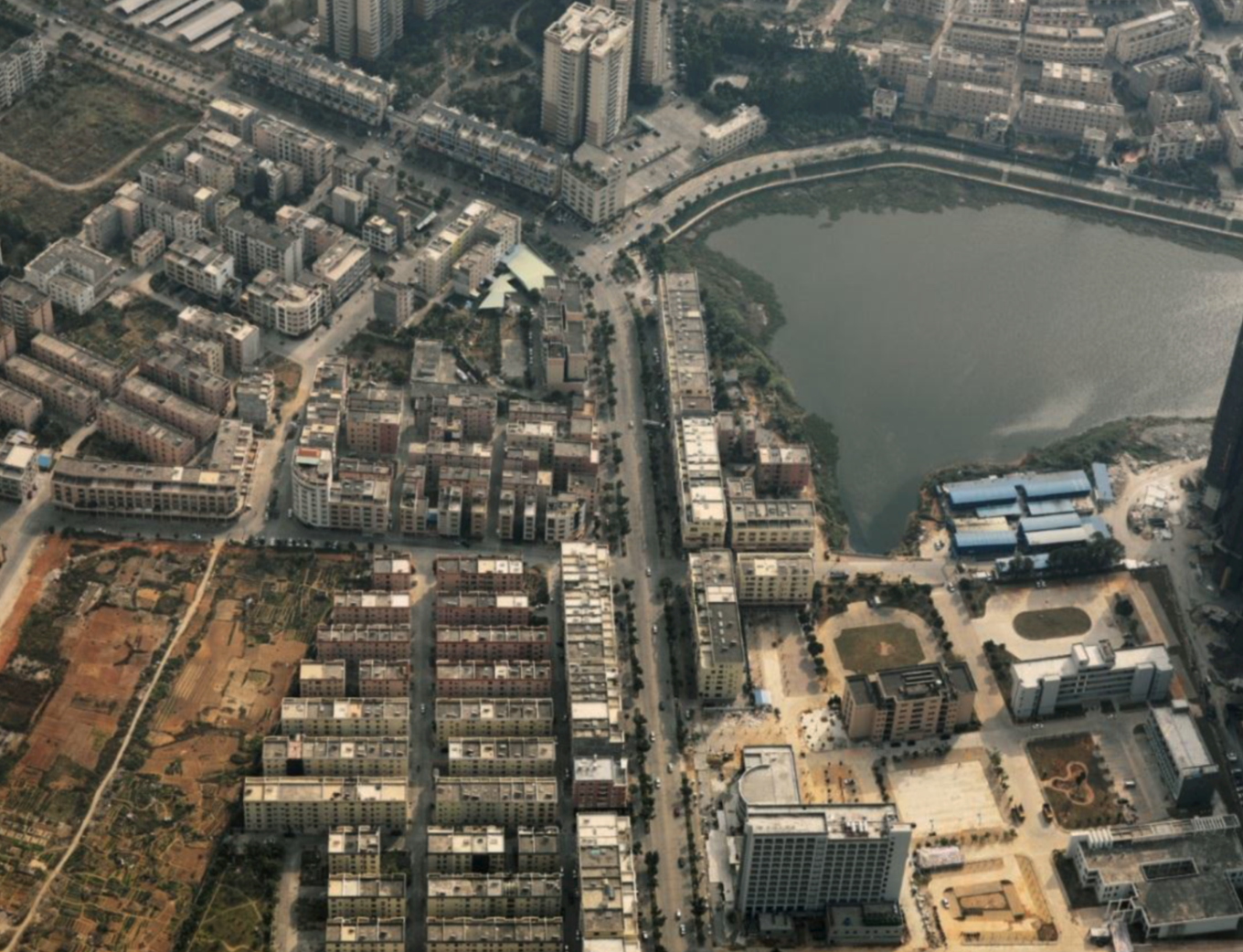 VHR oblique aerial imagery for urban building analysis.